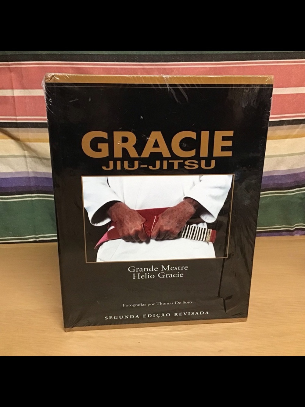 Gracie Jiu-Jitsu book by helio gracie in Portuguese language